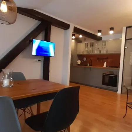 Old Town Apartment *